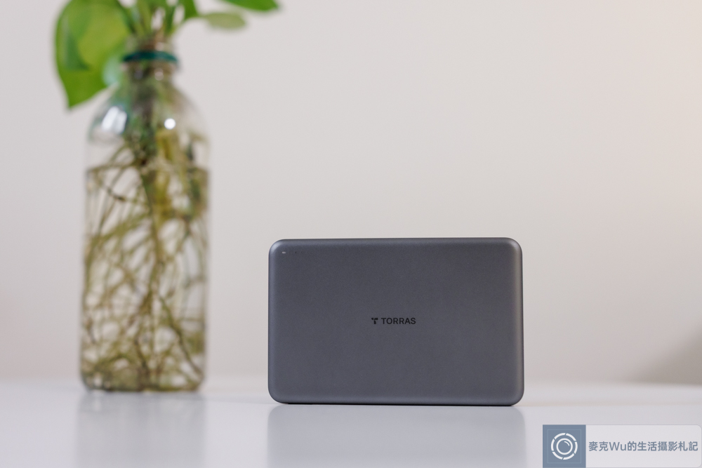 圖拉斯 Minimag 10000mAh 磁吸行動電源開箱心得：輕薄、質感、超強吸力一次到位 @嘿!部落!