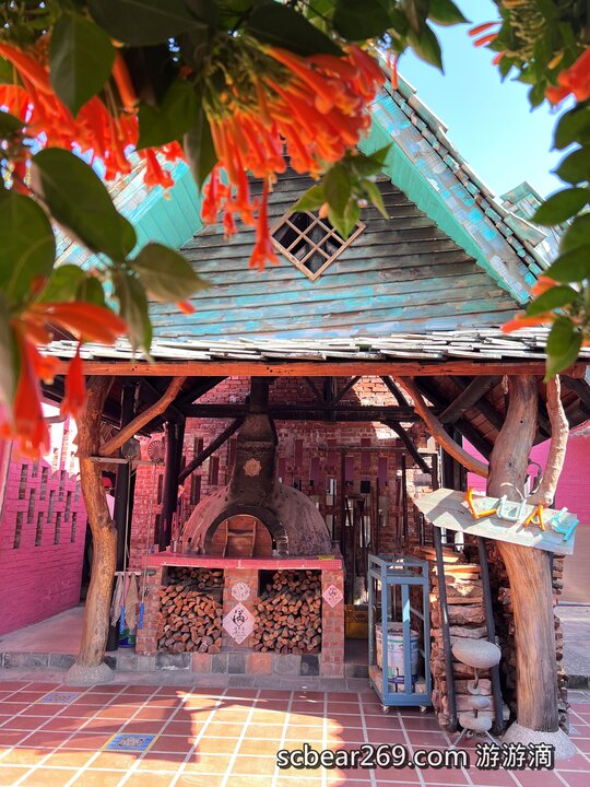 【新竹】「Luau ・ Pizza 柴寮披薩．來隱身巷弄間的異國風情繽紛小屋裡用餐.賞花及美拍（窯烤披薩/義式料理/排餐/手作甜點/近元培科大.香山溼地）」 @嘿!部落!