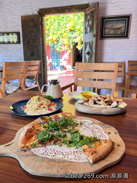【新竹】「Luau ・ Pizza 柴寮披薩．來隱身巷弄間的異國風情繽紛小屋裡用餐.賞花及美拍（窯烤披薩/義式料理/排餐/手作甜點/近元培科大.香山溼地）」 @嘿!部落!