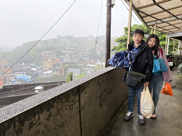 【新北】「Jiufen Breeze九份惠風民宿．可將山景、海景、夜景盡收眼底，特色古厝改建，6人可包棟的民宿，還有美味手作早餐 @嘿!部落!