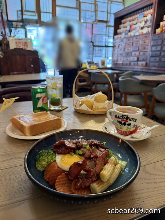 【台北】「窩窩咖啡Wooo Coffee．結合咖啡小酒館與藝文空間的老宅咖啡館（港式料理/黯然銷魂飯/老藥櫃/展覽.場地租借/近迪化街）」 @嘿!部落!