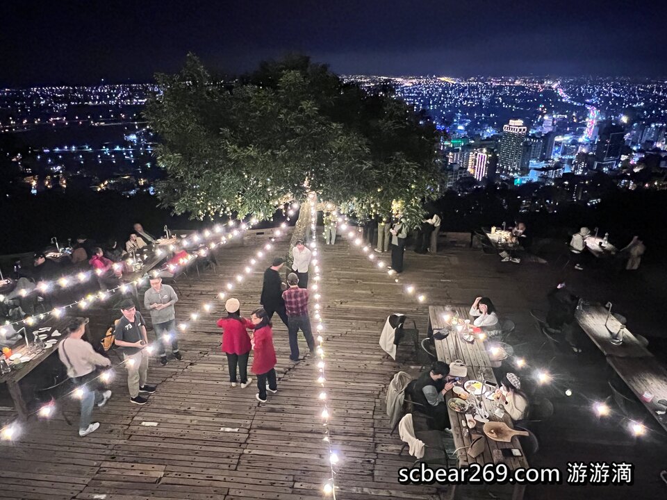 【礁溪】「空ㄟ農場．可遠眺蘭陽平原百萬夜景的超人氣景觀餐廳（窯烤披薩/焗烤/甜點.鬆餅/寵物友善/現場候位/免費接駁車/情侶約會）」 @嘿!部落!