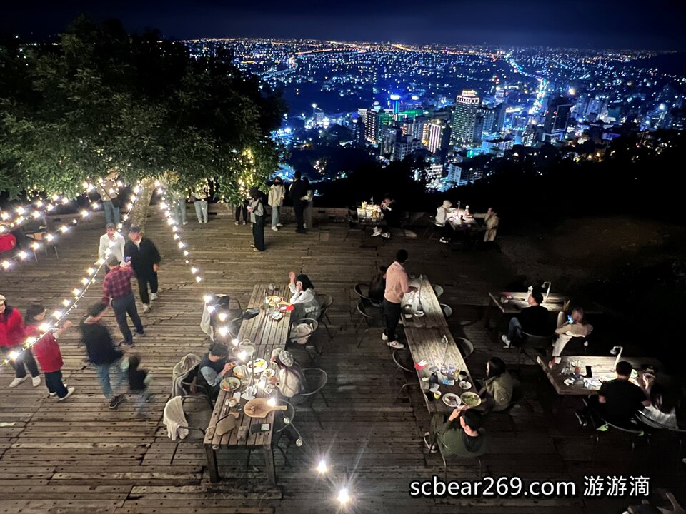 【礁溪】「空ㄟ農場．可遠眺蘭陽平原百萬夜景的超人氣景觀餐廳（窯烤披薩/焗烤/甜點.鬆餅/寵物友善/現場候位/免費接駁車/情侶約會）」 @嘿!部落!
