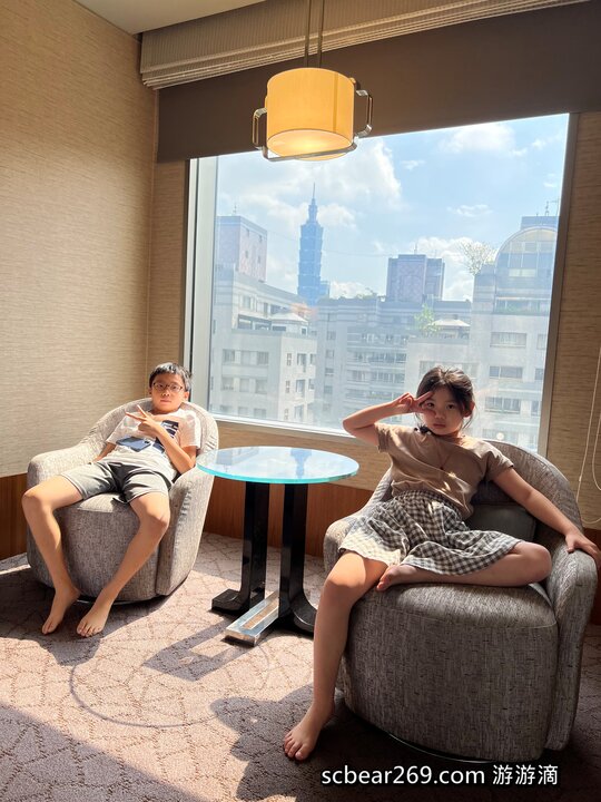 【台北】「遠東香格里拉Shangri-La Taipei ．房內也可看到101的豪華閣超豪華客房篇（中式奢華風/全視界觀景窗/川堂式衣櫃/頂樓溫水游泳池/美拍101夜景）」 @嘿!部落!